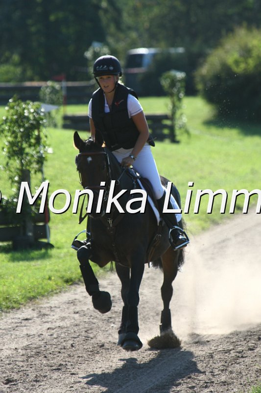 109M7905_Great little girl_Stilgelaende A.JPG